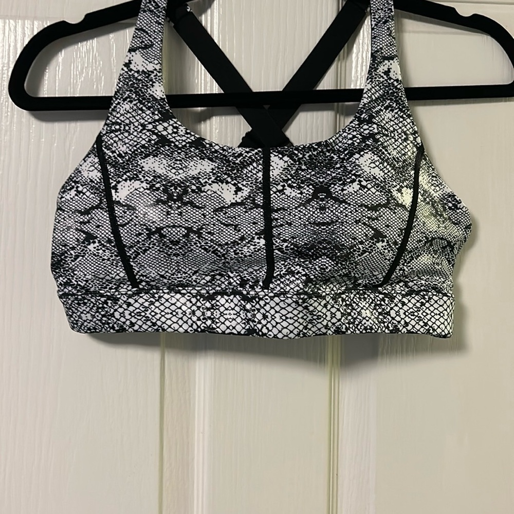 ZYIA Cobra Metallic Light n Toght Sports Bra NWOT